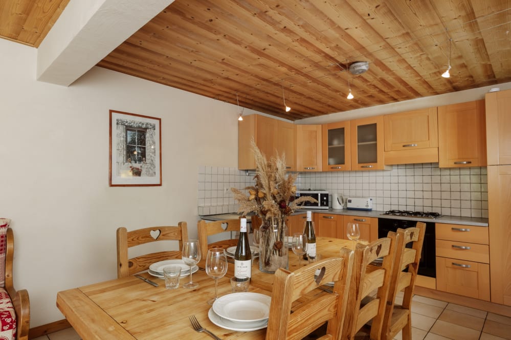 Azalees 5 - Apartment in the centre of Les Gets ski resort