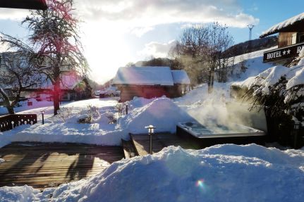 Chalet La Rocade, outdoor hot-tub