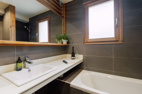Chalet La Rocade, ensuite bathroom