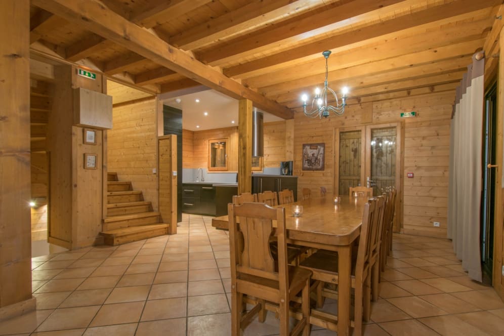 The open-plan living space of Chalet Novelin in Les Gets