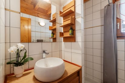 Portes du Soleil 2, shared bathroom