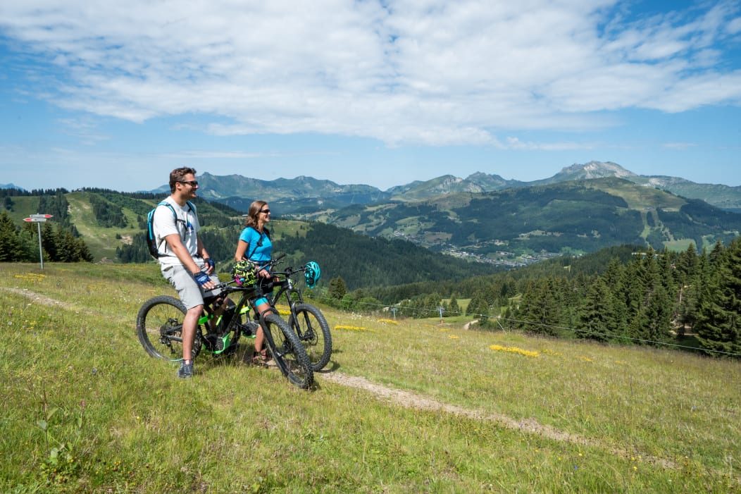 Couple on MTB enjoying views of Les Gets
