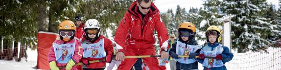People on ski lessons in Les Gets