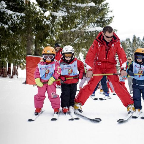 Personne en cours de ski aux Gets