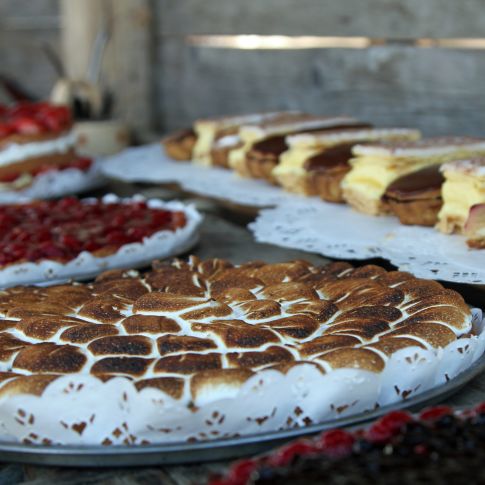 Les Gets village food market