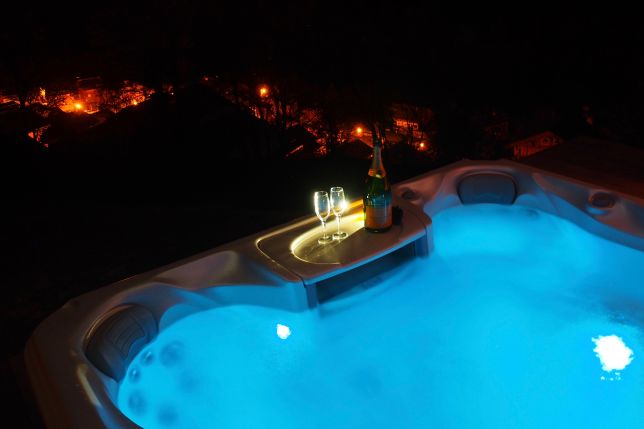 Hot Tub in Luxury Chalet Belmont, Meribel