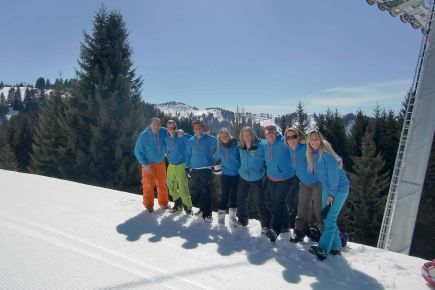 The Mountain & Tradition team enjoying some snow time